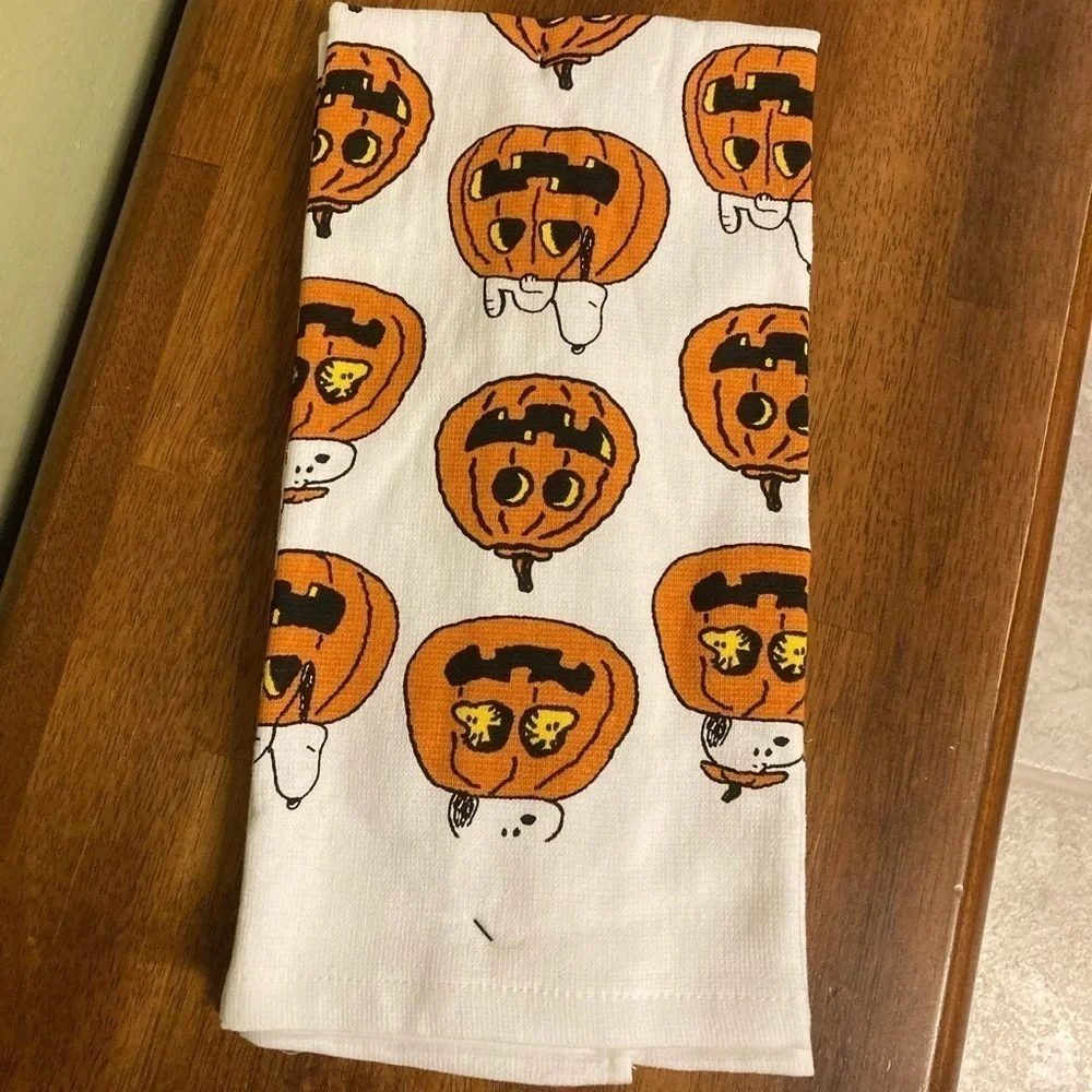 NWT PEANUTS SNOOPY TRICK OR TREAT JACK O LANTERNS KITCHEN TOWELS SET OF 2
